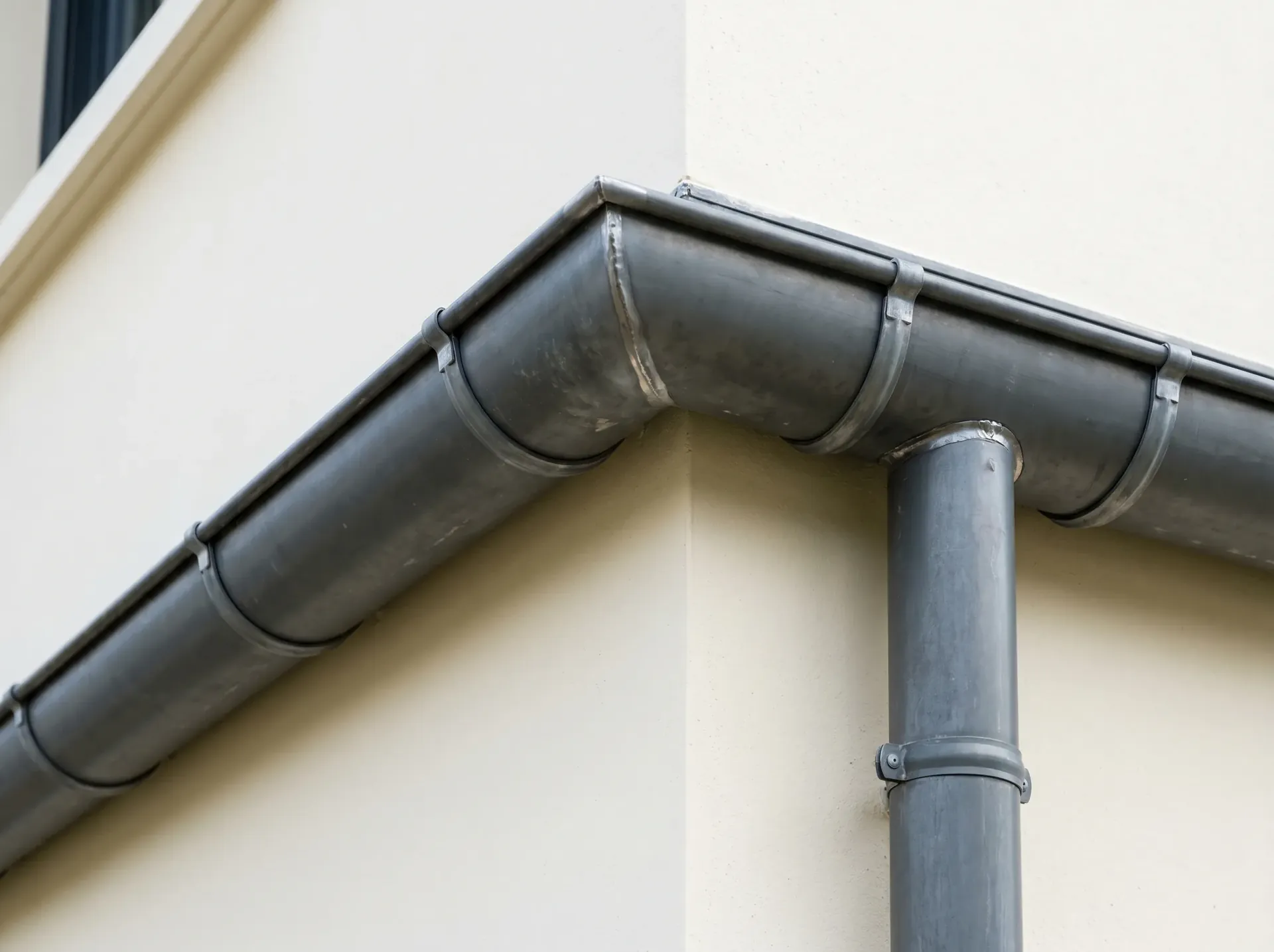 Gouttières zinc — immeuble Saint-Herblain